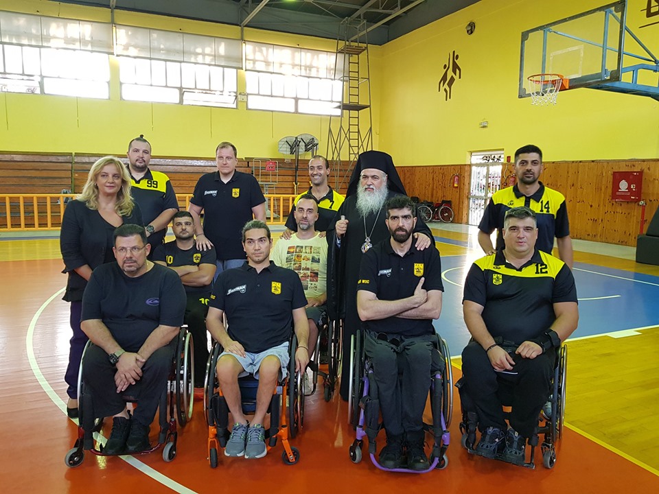 Ο αγιασμός της ομάδας μπάσκετ με αγωνιστικό αμαξίδιο (photos)