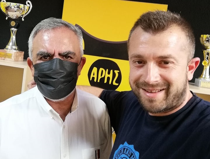 Ανανέωση συνδρομής στον Α.Σ. ΑΡΗΣ από τον Λεωνίδα Μπακούρα