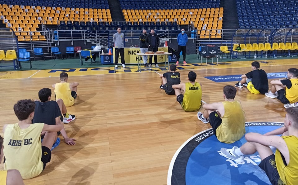 Ακαδημία Μπάσκετ: Έκοψαν την πίτα τους Έφηβοι και Παίδες (pics)