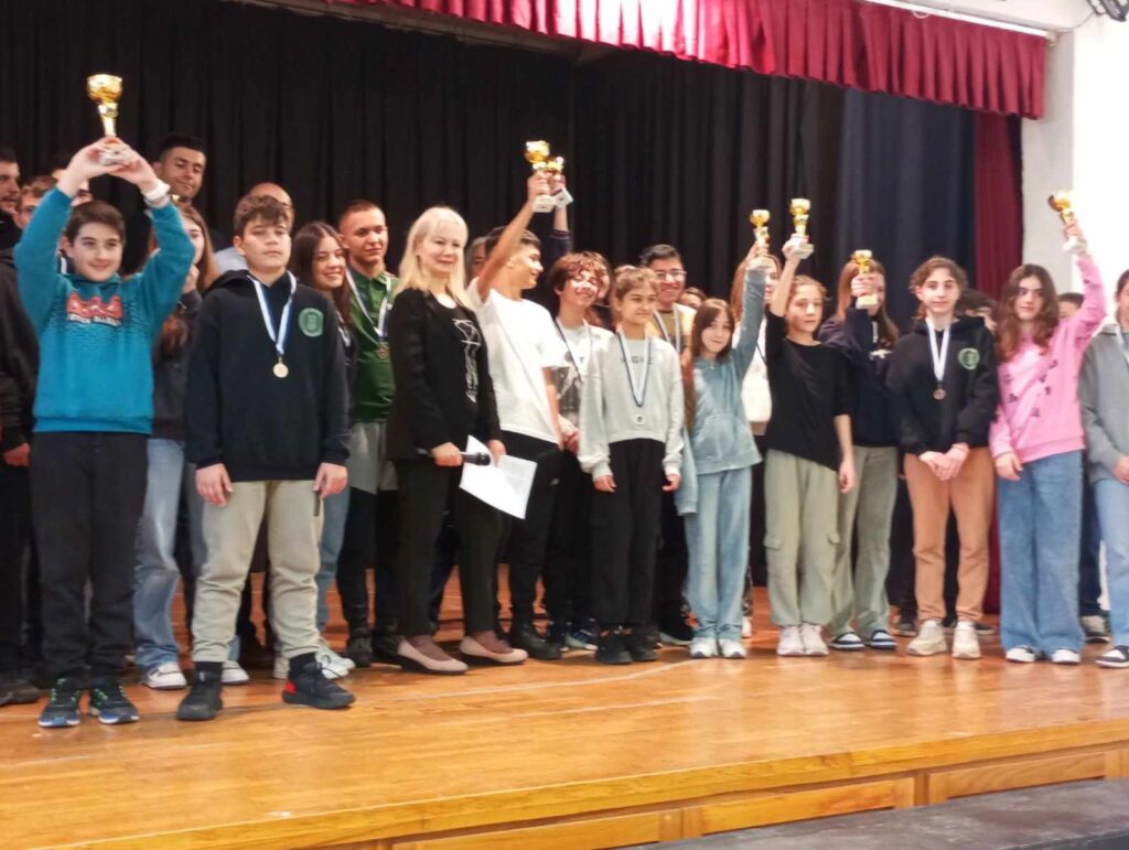 Σκάκι: Τρία μετάλλια και σημαντικές εμπειρίες από τα σχολικά πρωταθλήματα (pics)