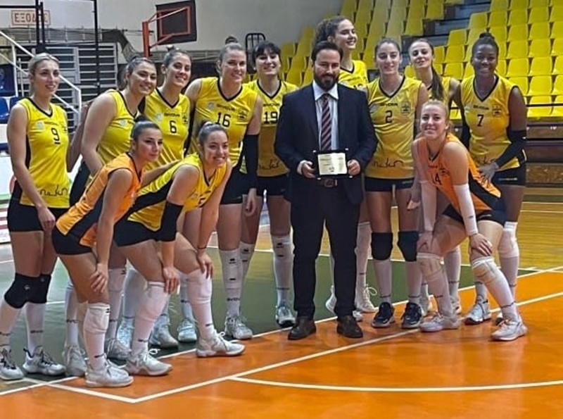 Βόλεϊ Γυναικών: Βραβεύτηκε ο Διαμαντής Γκολιδάκης (pics)
