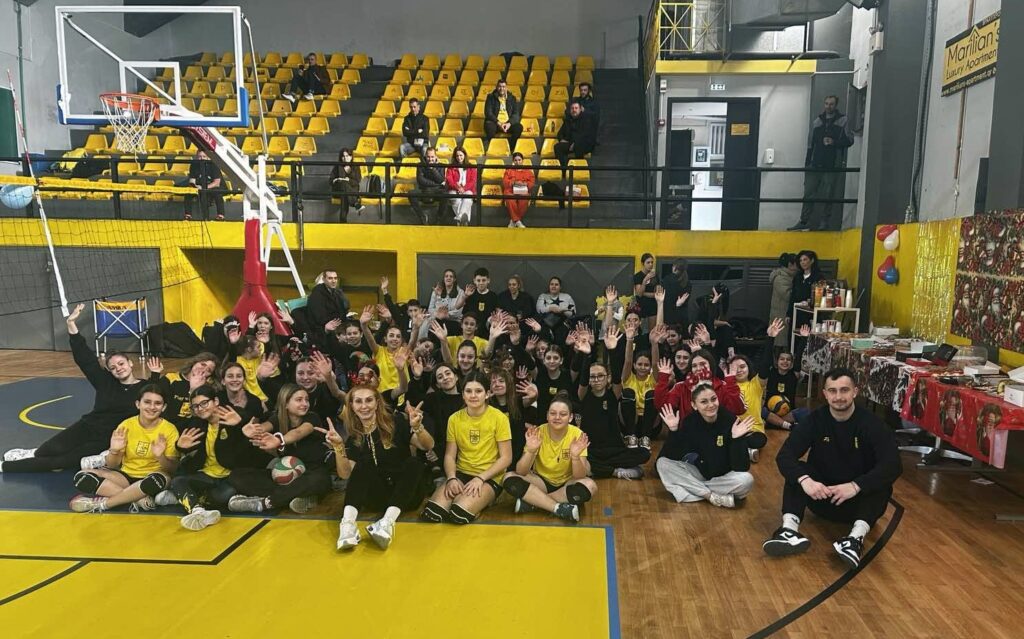 H Xριστουγεννιάτικη γιορτή των Ακαδημιών Κοριτσιών του Βόλεϊ (Photostory)